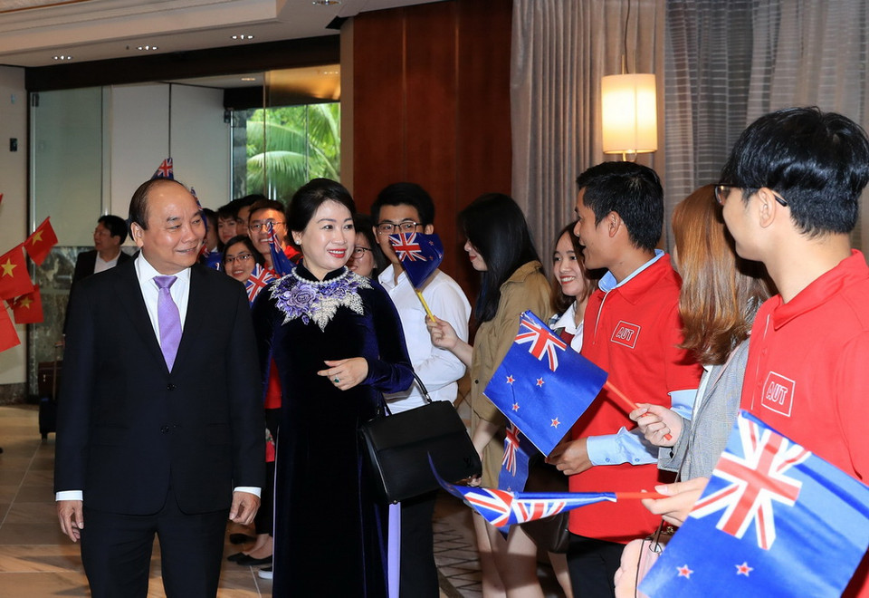 Lễ đón Thủ tướng Chính phủ Nguyễn Xuân Phúc và Phu nhân tại sân bay quốc tế Auckland, New Zealand. (Ảnh: Thống Nhất/TTXVN)