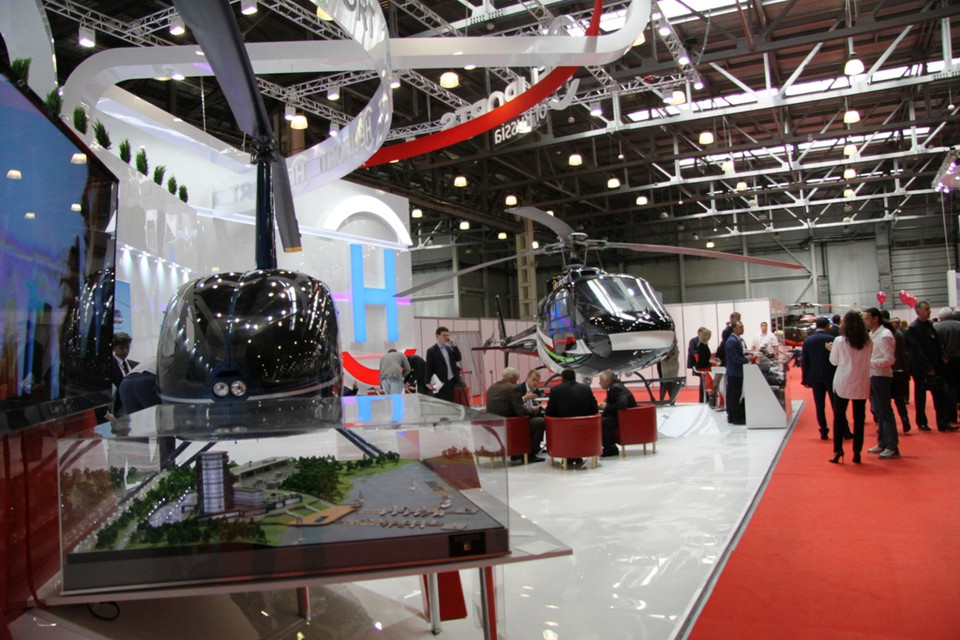 Đây cũng là triển lãm chuyên ngành trực thăng lớn nhất châu Âu và lớn thứ 2 trên thế giới với sự tham dự của 219 doanh nghiệp đến từ 11 nước trên thế giới trong đó có các quốc gia phương Tây như Anh, Pháp, Đức, Italy. (Nguồn: Duy Trinh/Vietnam+)
