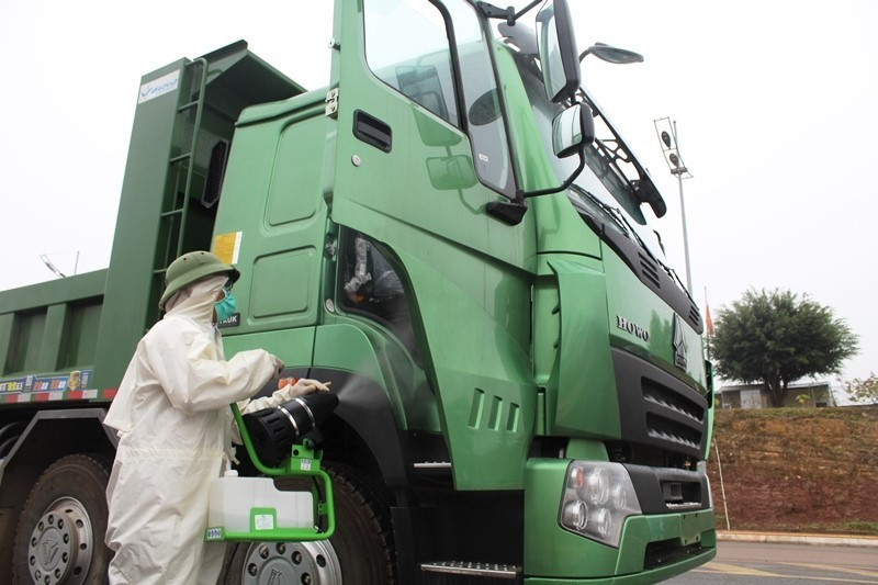 Thực hiện các biện pháp phòng, chống dịch COVID-19. (Ảnh: TTXVN phát)