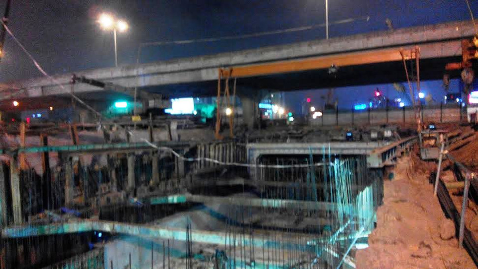 Hạng mục hầm chui nút giao Trung Hòa phía Đại lộ Thăng Long khi hoàn thành sẽ giải quyết được ùn tắc giao thông. (Ảnh: Việt Hùng/Vietnam+)