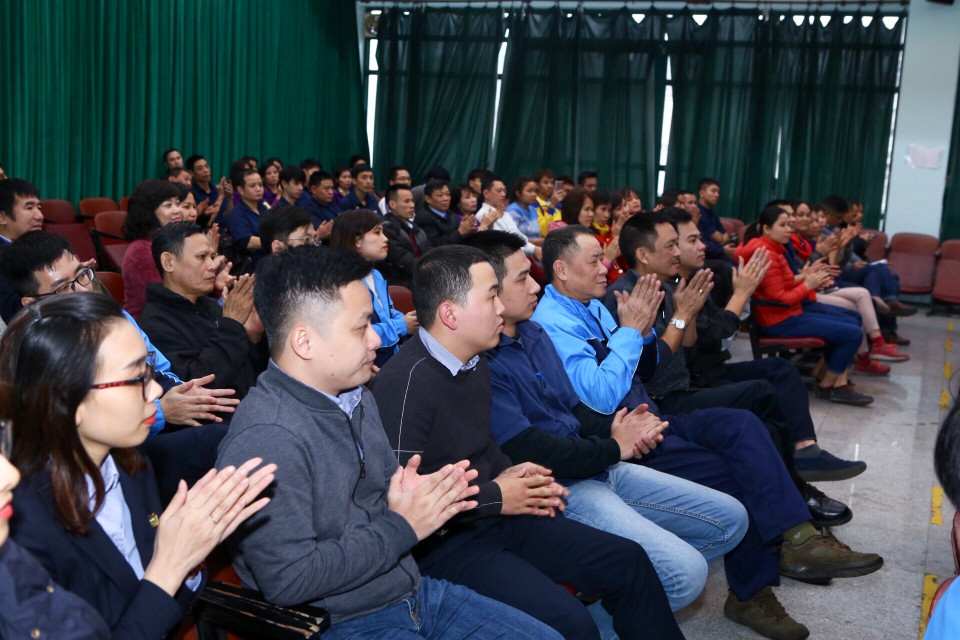 Cán bộ, nhân viên Công ty VINADATAXA tham dự Chương trình. (Ảnh: Minh Quyết/TTXVN)