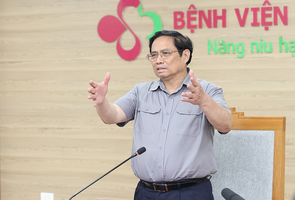 Thủ tướng Phạm Minh Chính phát biểu tại buổi làm việc với Bệnh viện Sản nhi tỉnh Phú Thọ. (Ảnh: Dương Giang/TTXVN)