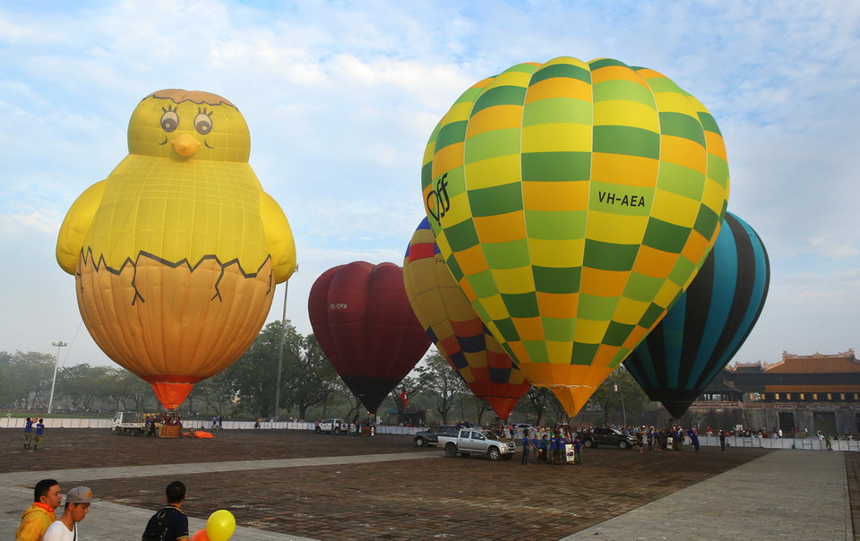 Khinh khí cầu của các đội trình diễn bay. (Ảnh: Hồ Cầu/TTXVN)