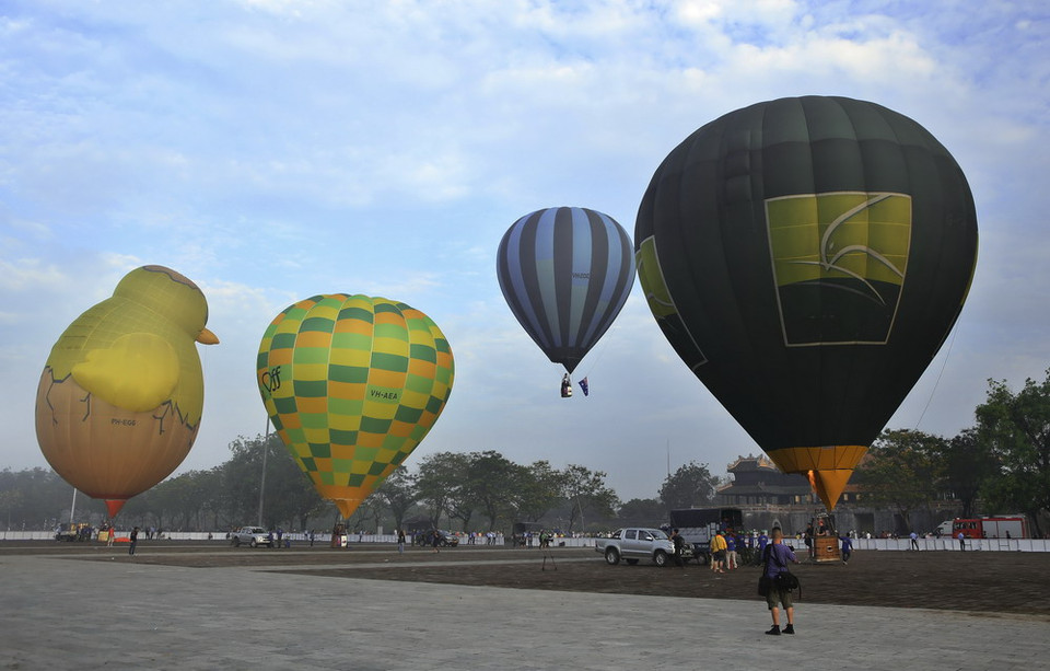 Khinh khí cầu của các đội trình diễn bay. (Ảnh: Hồ Cầu/TTXVN)