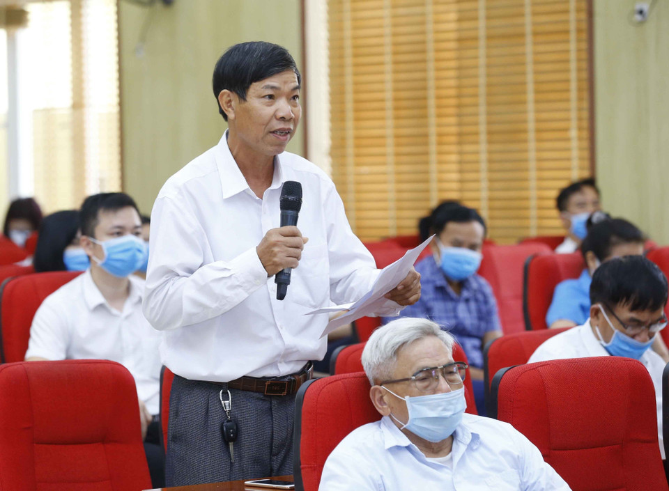 Cử tri Vũ Hồng Chuân phát biểu ý kiến. (Ảnh: Doãn Tấn/TTXVN)