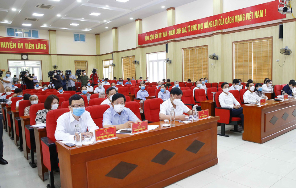 Cử tri dự cuộc tiếp xúc. (Ảnh: Doãn Tấn/TTXVN)