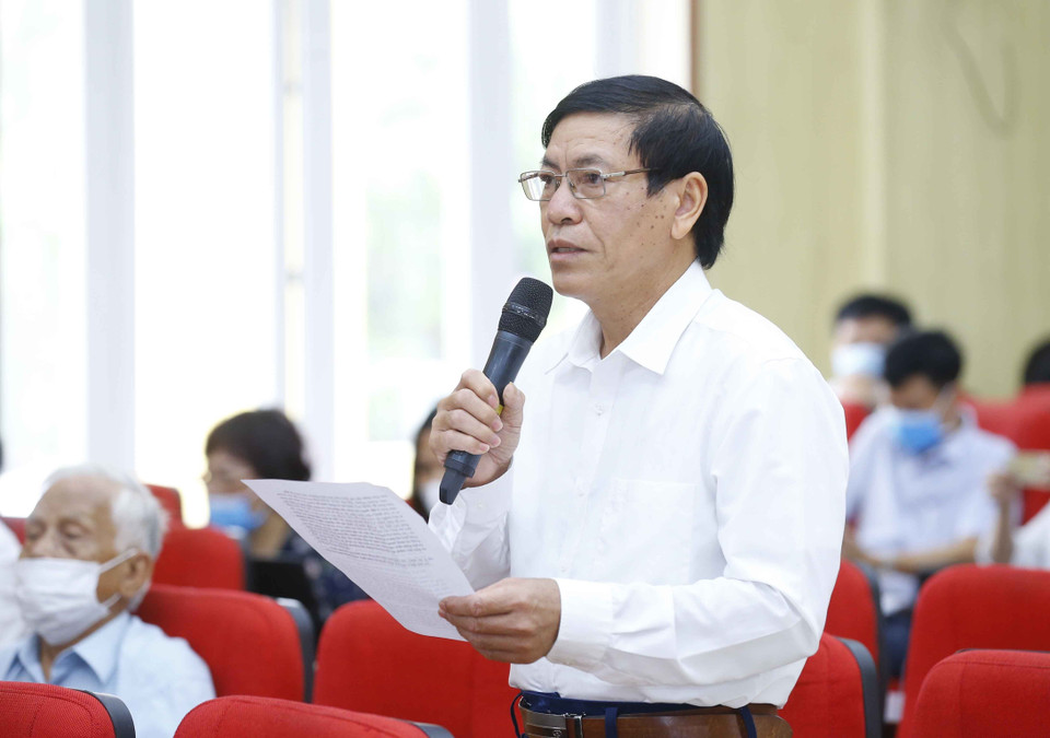 Cử tri Vũ Thế Tuyền phát biểu ý kiến. (Ảnh: Doãn Tấn/TTXVN)