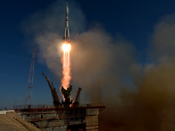 ên lửa đẩy mang theo tầu vũ trụ Soyuz TMA-11M rời bệ phóng. (Nguồn: AFP/TTXVN)