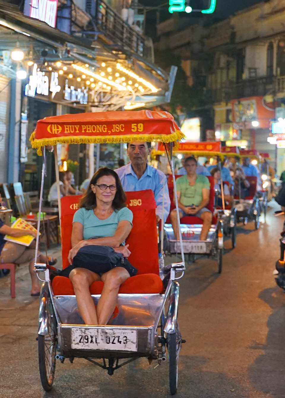 Chuyên trang du lịch nổi tiếng thế giới Lonely Planet đã gợi ý du khách không nên bỏ qua trải nghiệm với xích lô khi đến Việt Nam. (Ảnh: Khánh Hòa/TTXVN)