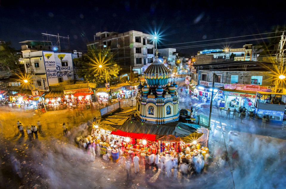 Rực rỡ sắc màu trong Lễ hội Palkhi, Ấn Độ vào ban đêm. (Nguồn: NatGeo)