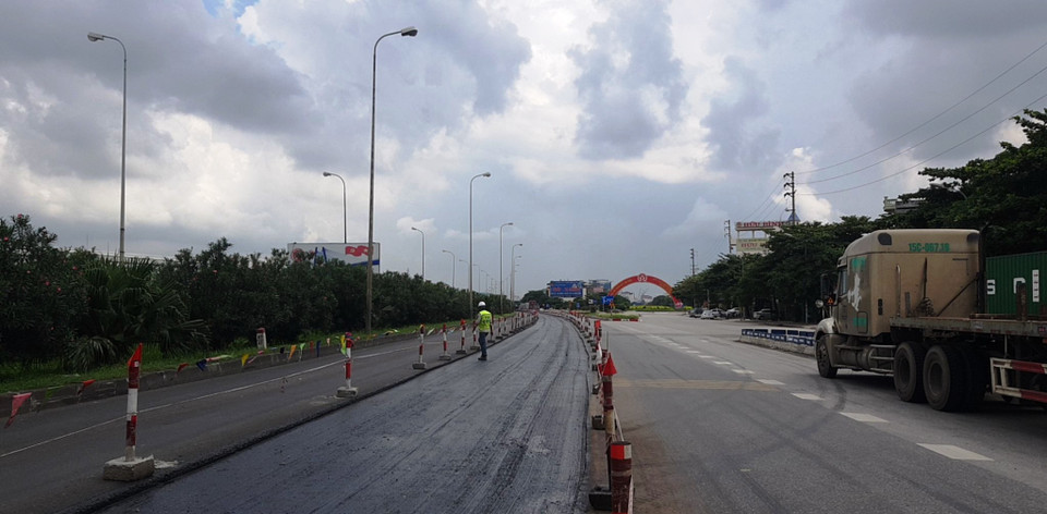 Dự án được chia làm 7 gói thầu xây lắp và được giao cho Tổng công ty Phát triển hạ tầng và Đầu tư tài chính Việt Nam (VIDIFI) - đơn vị thu phí, bảo trì và quản lý Quốc lộ 5 sửa chữa. (Ảnh: Việt Hùng/Vietnam+)