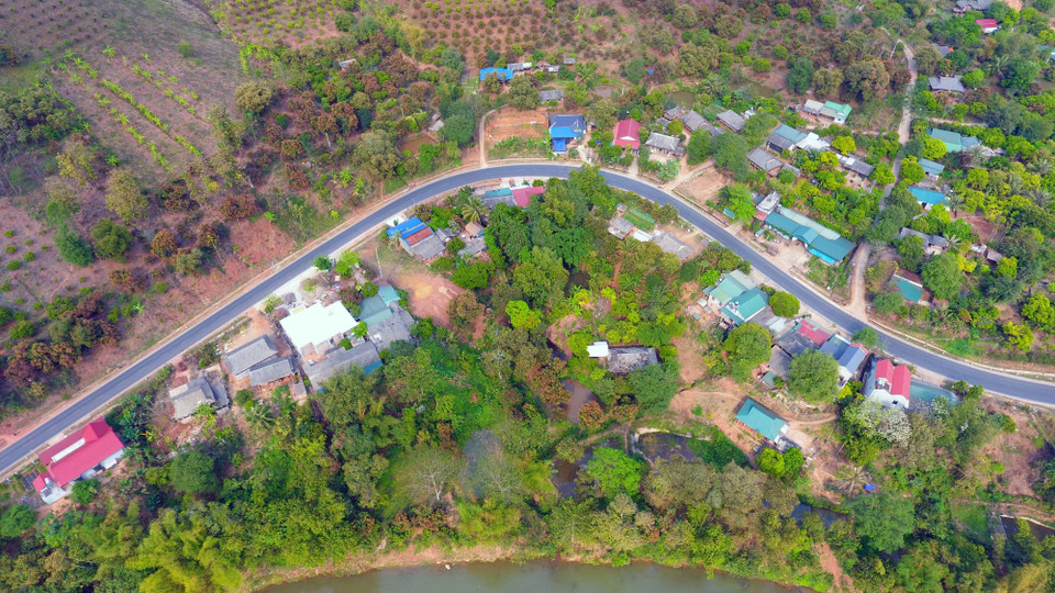 Khúc cua tay áo tại vị trí tiềm ẩn tai nạn giao thông thuộc Km220 trên Quốc lộ 6, huyện Yên Châu, tỉnh Sơn La. (Ảnh: Hữu Quyết/TTXVN)