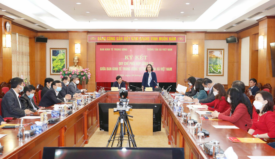 Bà Vũ Việt Trang, Bí thư Đảng ủy, Tổng Giám đốc Thông tấn xã Việt Nam phát biểu tại lễ ký kết. (Ảnh: Phương Hoa/TTXVN)