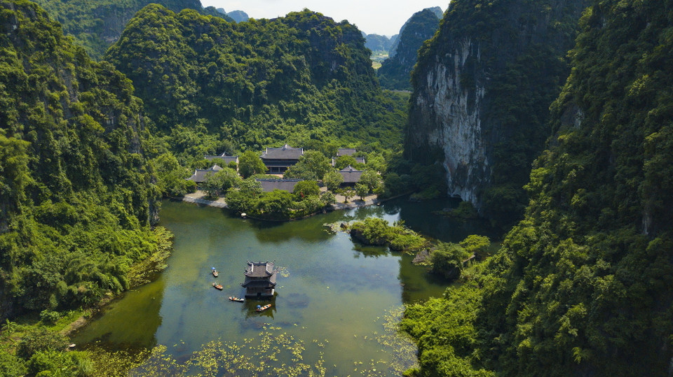 Hành cung Vũ Lâm là Thủy Đình trong khu du lịch sinh thái Tràng An. (Ảnh: Minh Đức/TTXVN)