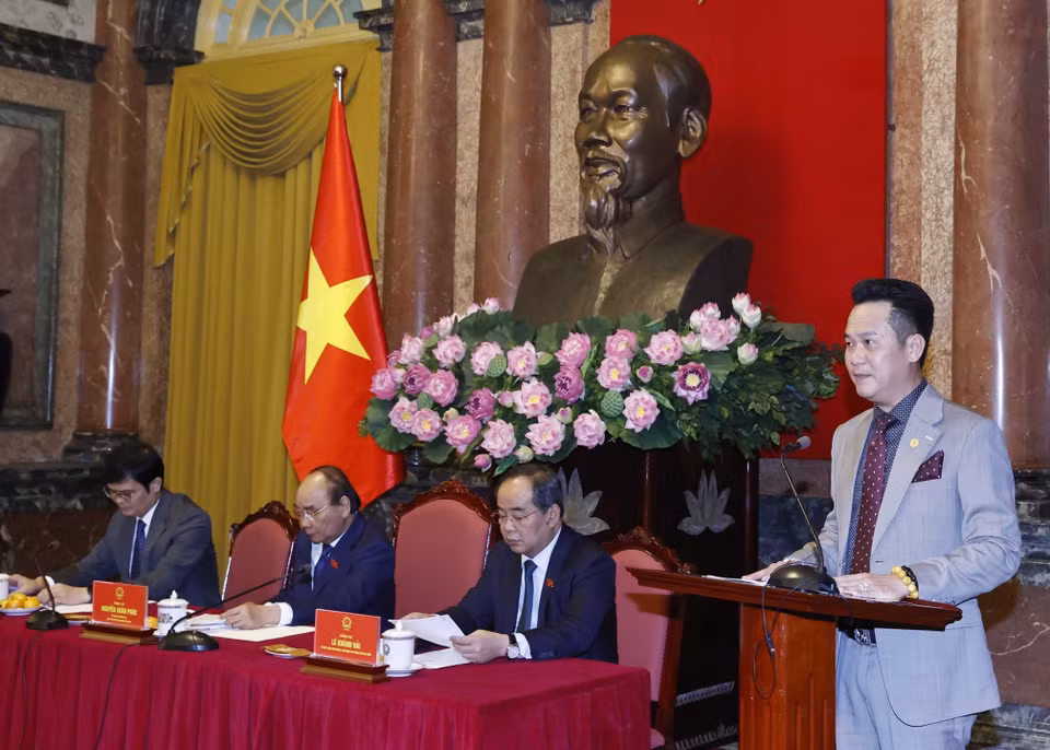 Đồng chí Đặng Hồng Anh, Phó Chủ tịch Hội Liên hiệp Thanh niên Việt Nam, Chủ tịch Hội Doanh nhân trẻ Việt Nam phát biểu. (Ảnh: Thống Nhất/TTXVN)