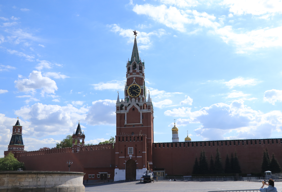 18 trong tổng số 20 tòa tháp trong quần thể Điện Kremlin đều có tên riêng, trong đó nổi tiếng nhất là tháp đồng hồ có tên Spasskaya. (Ảnh: Hùng Võ/Vietnam+)