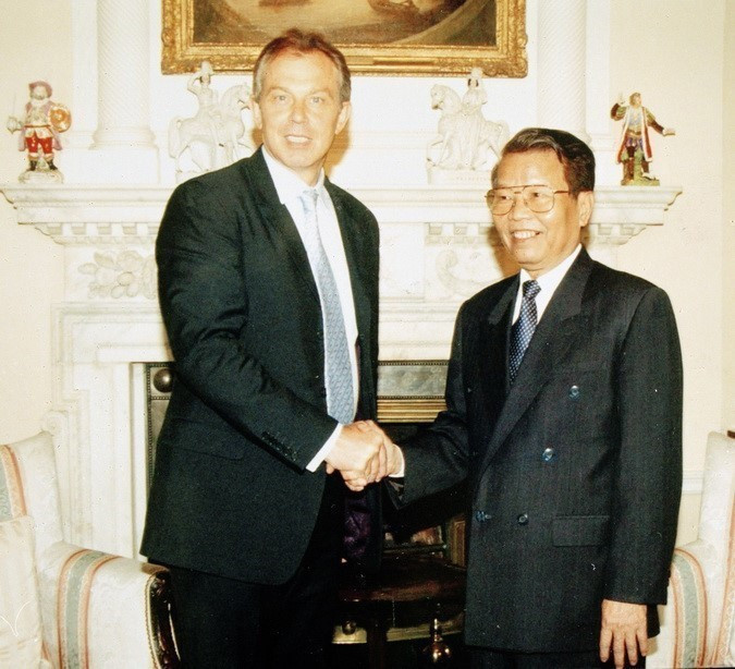 Thủ tướng Anh Tony Blair tiếp Chủ tịch nước Trần Đức Lương thăm chính thức Vương quốc Anh, tháng 5/2004. (Ảnh: Nguyễn Khang/TTXVN)