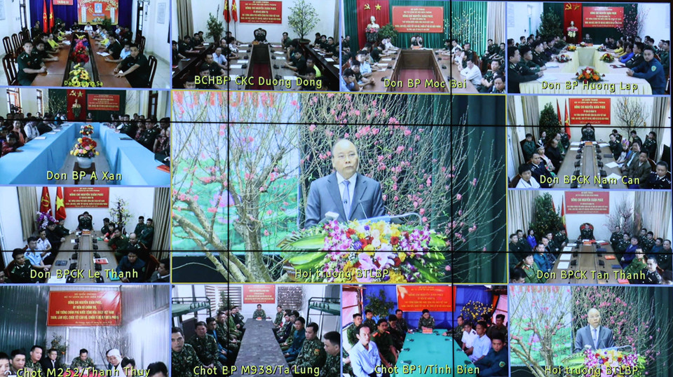 Thủ tướng Nguyễn Xuân Phúc nói chuyện trực tuyến với đơn vị Biên phòng ở các địa phương. (Ảnh: Thống Nhất/TTXVN)