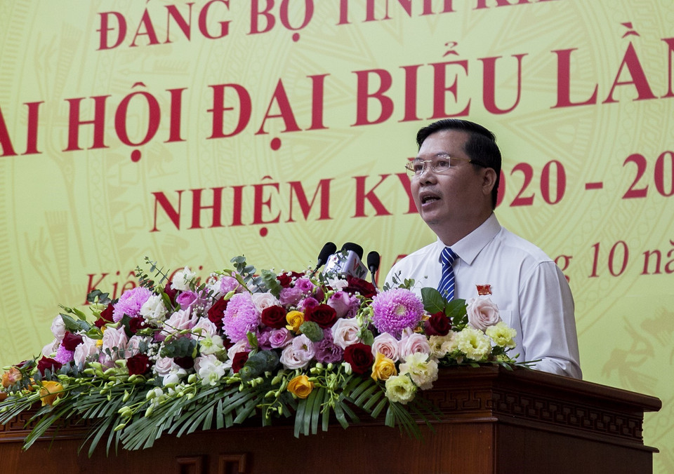 Phó Giám đốc Sở Nông nghiệp và Phát triển nông thôn Kiên Giang Hoàng Văn Tuấn phát biểu tham luận tại Đại hội. (Ảnh: Hồng Đạt/TTXVN)