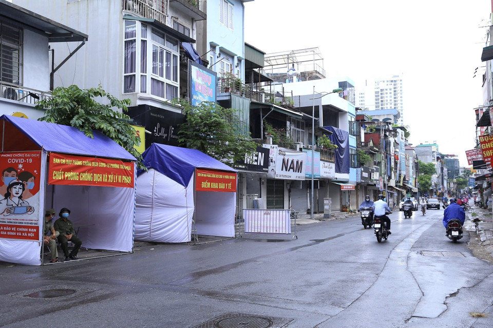 Phố Trương Định lúc 7h25 không còn cảnh tấp nập người đi. (Ảnh: Hoàng Hiếu/TTXVN)