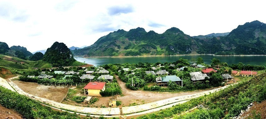 Bản tái định cư của đồng bào dân tộc Dao ở xã Huổi Só, huyện Tủa Chùa, Điện Biên. (Ảnh: Xuân Tư/TTXVN)