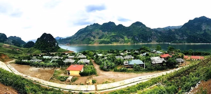 Bản tái định cư của đồng bào dân tộc Dao ở xã Huổi Só, huyện Tủa Chùa, Điện Biên. (Ảnh: Xuân Tư/TTXVN)