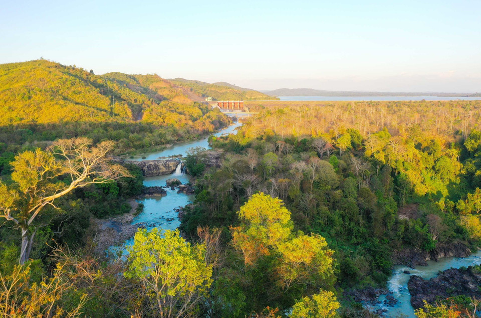 Đắk Lắk được thiên nhiên ưu đãi, ban tặng cho địa hình cảnh quan đẹp, đa dạng với những đồi núi xen kẽ bình nguyên và thung lũng, cùng hệ thống thác ghềnh hùng vỹ. (Ảnh: Hoài Thu/TTXVN)