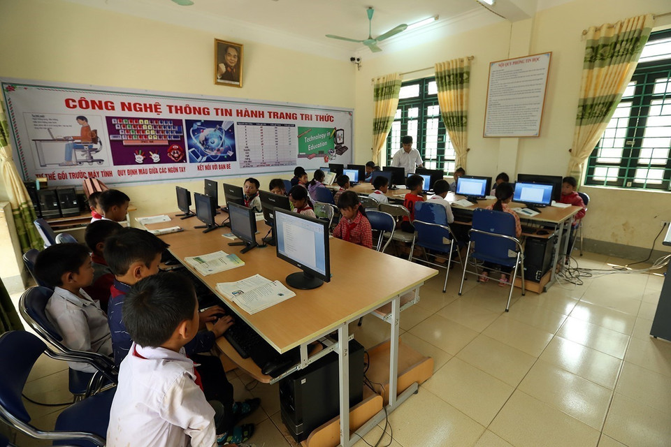 Máy vi tính được trang bị cho học sinh trong trường Tiểu học Mường Phăng, xã Mường Phăng, huyện Điện Biên, tỉnh Điện Biên. (Ảnh: Phan Tuấn Anh/TTXVN)