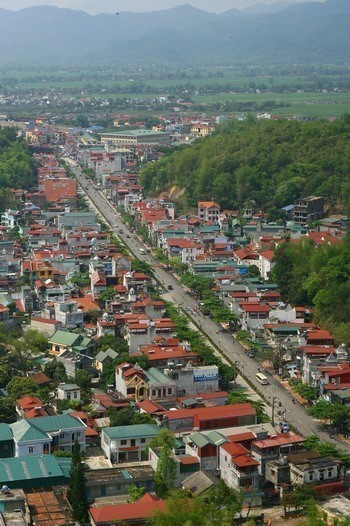 Đường Võ Nguyên Giáp ở trung tâm TP Điện Biên Phủ. (Ảnh: Huy Hùng/TTXVN)