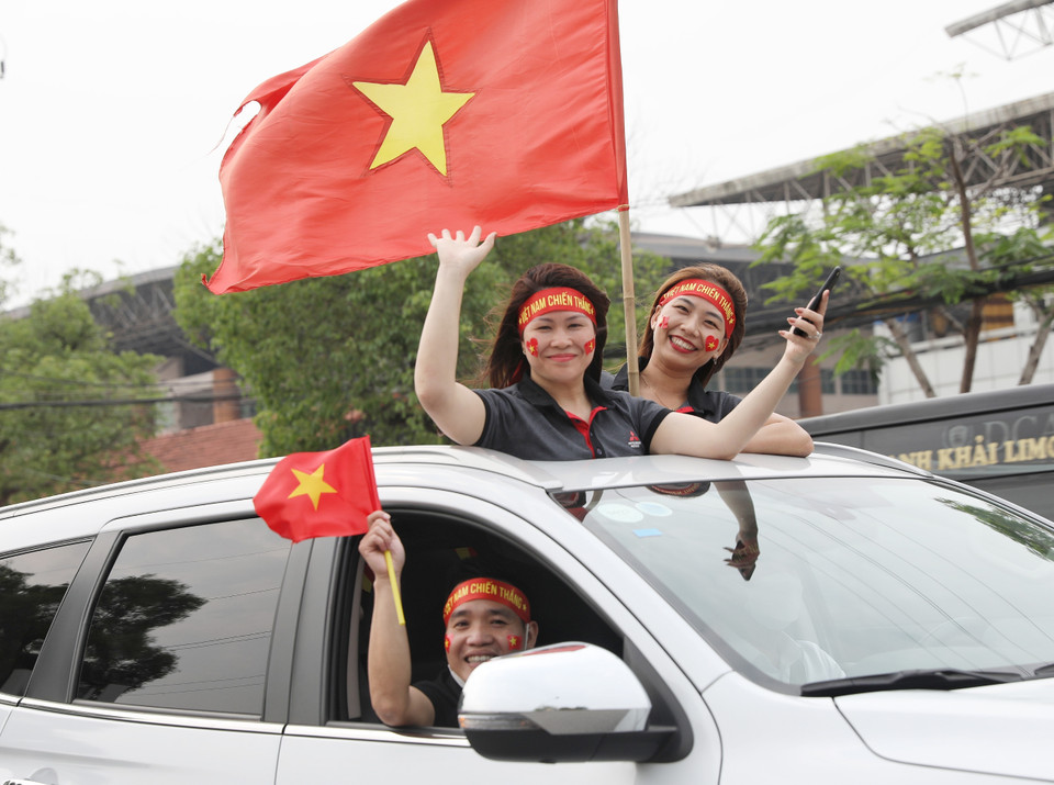 Không khí cổ vũ đội tuyển Việt Nam 'nóng hầm hập' tại Việt Trì, Phú Thọ. (Ảnh: Danh Lam/TTXVN)
