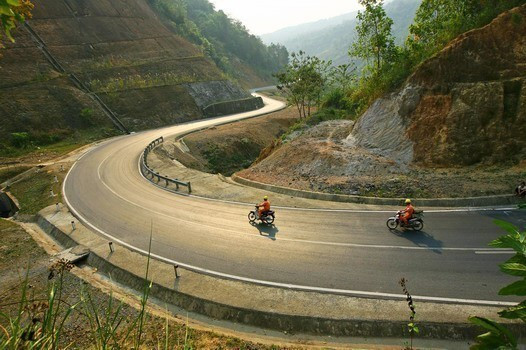 Quốc lộ 279 đoạn qua huyện Điện Biên. ( Ảnh: Huy Hùng/TTXVN)