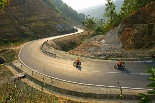 Quốc lộ 279 đoạn qua huyện Điện Biên. ( Ảnh: Huy Hùng/TTXVN)