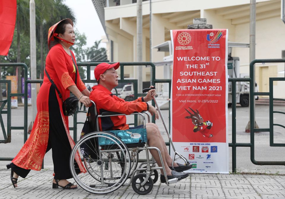 Cổ động viên Việt Nam đến sân vận động Việt Trì từ sớm. (Ảnh: Danh Lam/TTXVN)