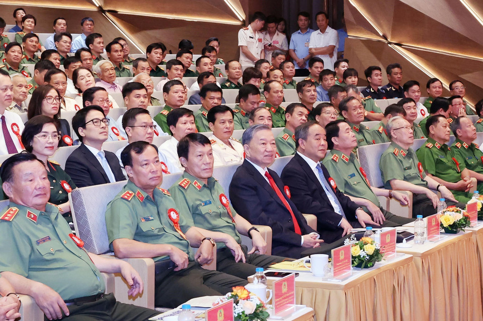 Chủ tịch nước Tô Lâm với các đại biểu tham dự buổi lễ. (Ảnh: Nhan Sáng/TTXVN)