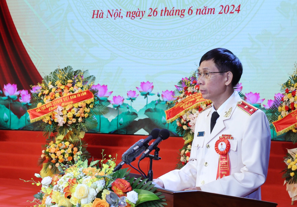 Trung tướng Trần Việt Kiều, Cục trưởng Cục Kỹ thuật nghiệp vụ (Bộ Công an) trình bày diễn văn. (Ảnh: Nhan Sáng/TTXVN)