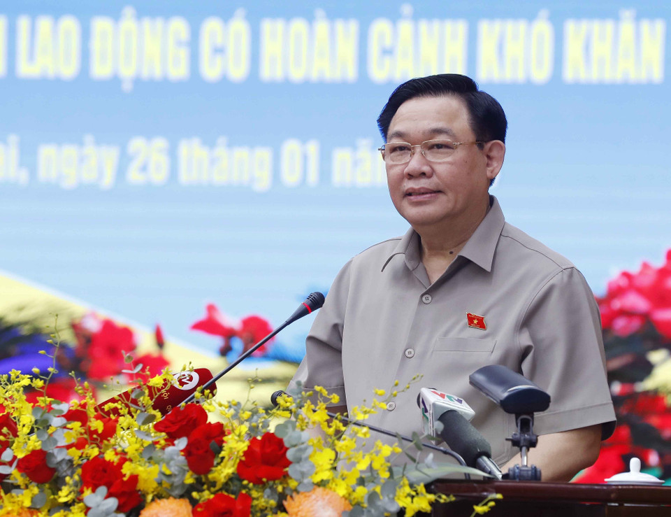 Chủ tịch Quốc hội Vương Đình Huệ chúc Tết các đối tượng chính sách tỉnh Gia Lai. (Ảnh: Nhan Sáng/TTXVN)