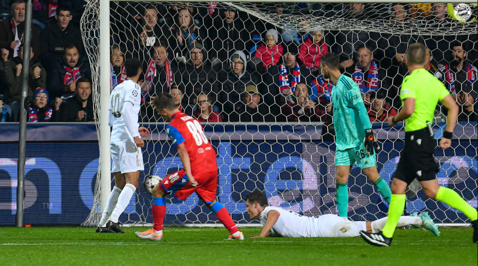 Sang hiệp 2, Bayern thi đấu trùng xuống, tạo điều kiện cho Viktoria Plzen vùng lên và ghi 2 bàn. (Nguồn: fcbayern)