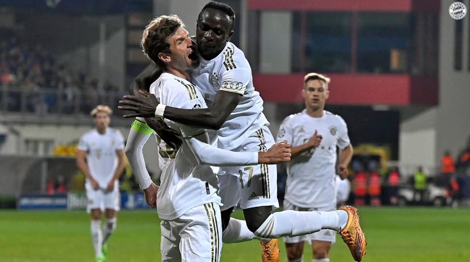 ...nâng tỷ số lên 2-0 cho nhà vô địch nước Đức.(Nguồn: FcB.com)