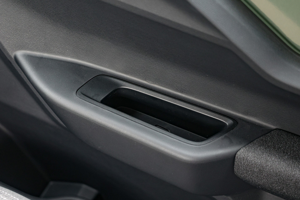 Khu vực bệ tỳ tay của xe. (Ảnh: Minh Hiếu/Vietnam+)