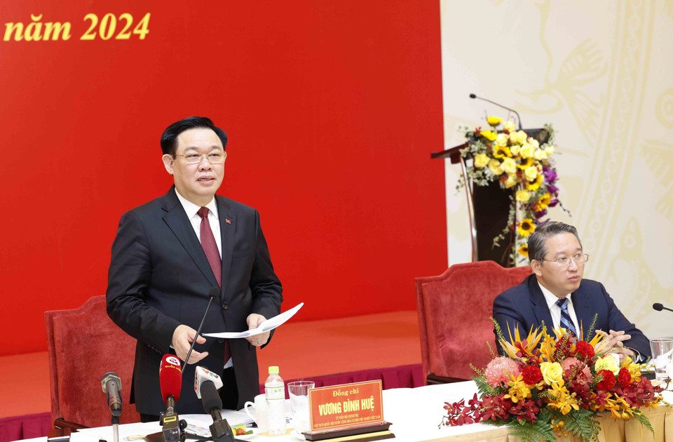 Chủ tịch Quốc hội Vương Đình Huệ phát biểu tại buổi làm việc. (Ảnh: Nhan Sáng/TTXVN)