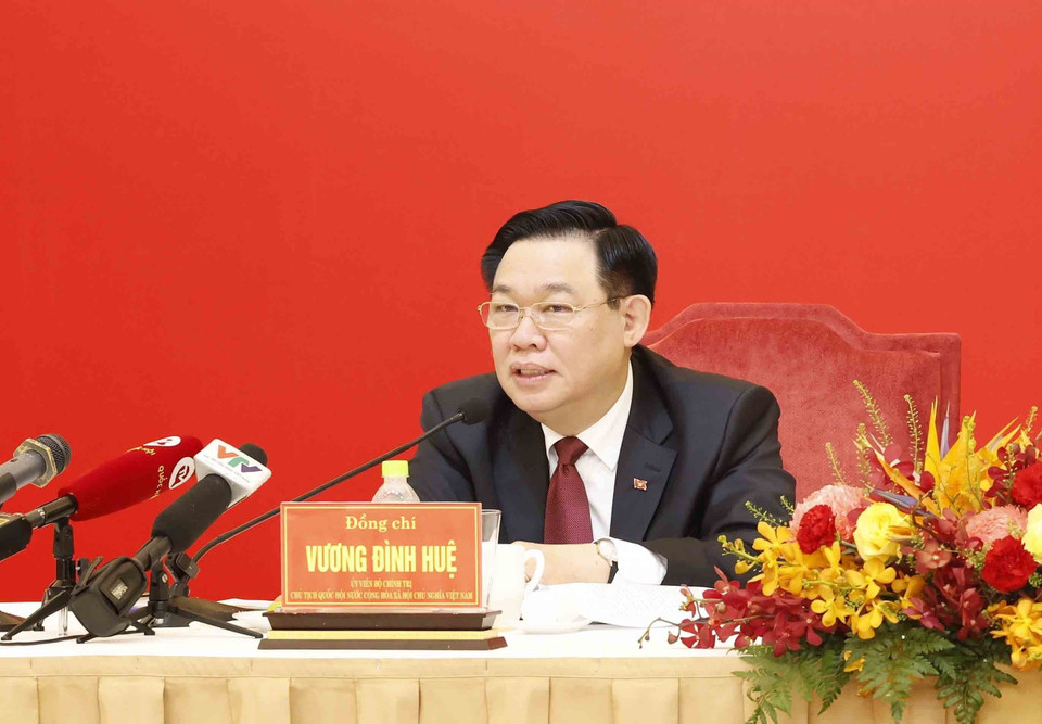 Chủ tịch Quốc hội Vương Đình Huệ điều hành buổi làm việc. (Ảnh: Nhan Sáng/TTXVN)