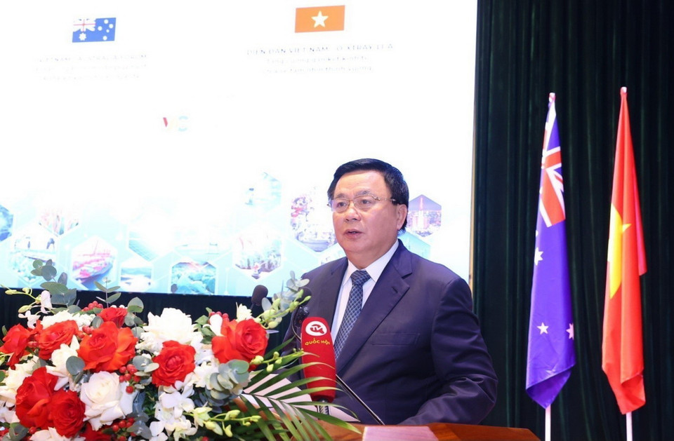 GS.TS Nguyễn Xuân Thắng, Ủy viên Bộ Chính trị, Giám đốc Học viện Chính trị quốc gia Hồ Chí Minh, Chủ tịch Hội đồng Lý luận Trung ương phát biểu khai mạc. (Ảnh: Văn Điệp/TTXVN)