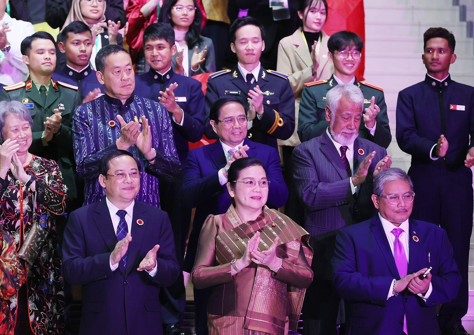 Thủ tướng Phạm Minh Chính và Trưởng đoàn các nước ASEAN tham dự buổi lễ. (Ảnh: Dương Giang/TTXVN)