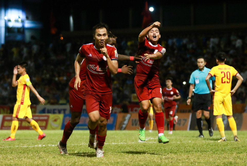 Thành phố Hồ Chí Minh chơi tốt và vươn lên dẫn trước lần nữa sau cú dứt điểm từ xa hiểm hóc của Quang Nam ở phút 85. (Ảnh: Nguyên An/Vietnam+)