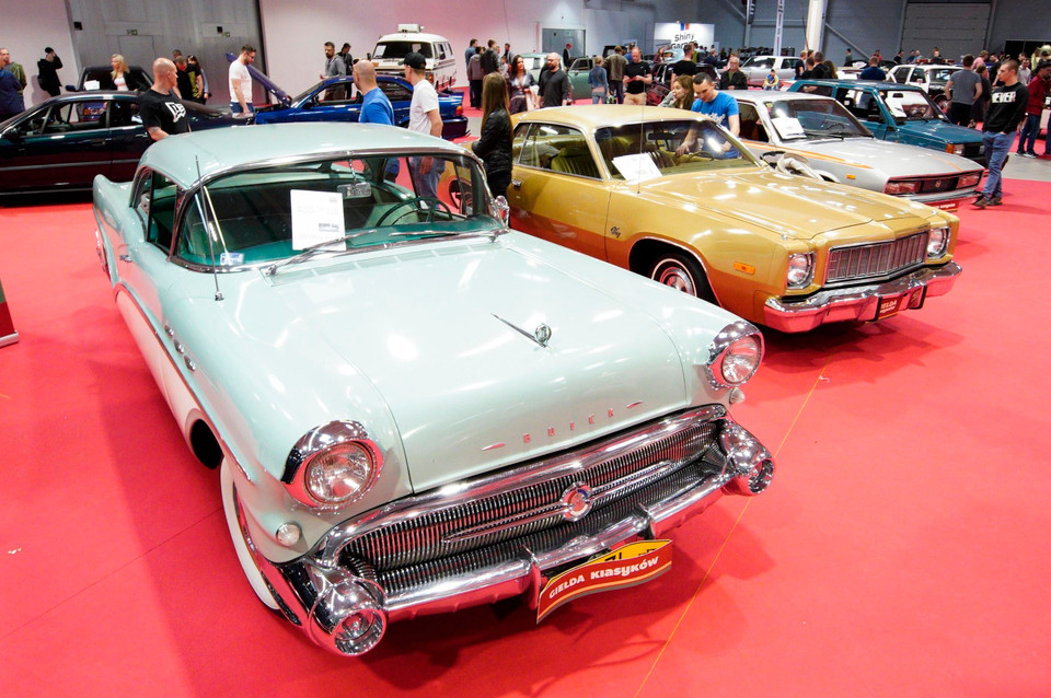 Mẫu ôtô cổ Buick Century được trưng bày tại triển lãm. (Ảnh: THX/TTXVN)