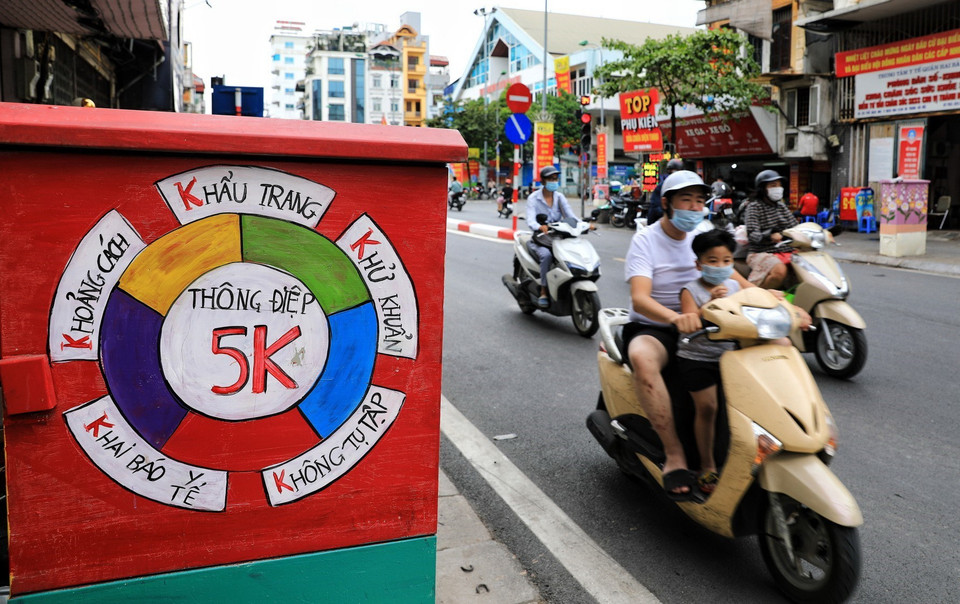 Thông điệp 5K cũng được đẩy mạnh trong công tác tuyên truyền đến người dân Thủ đô. (Ảnh: Thành Đạt/TTXVN)