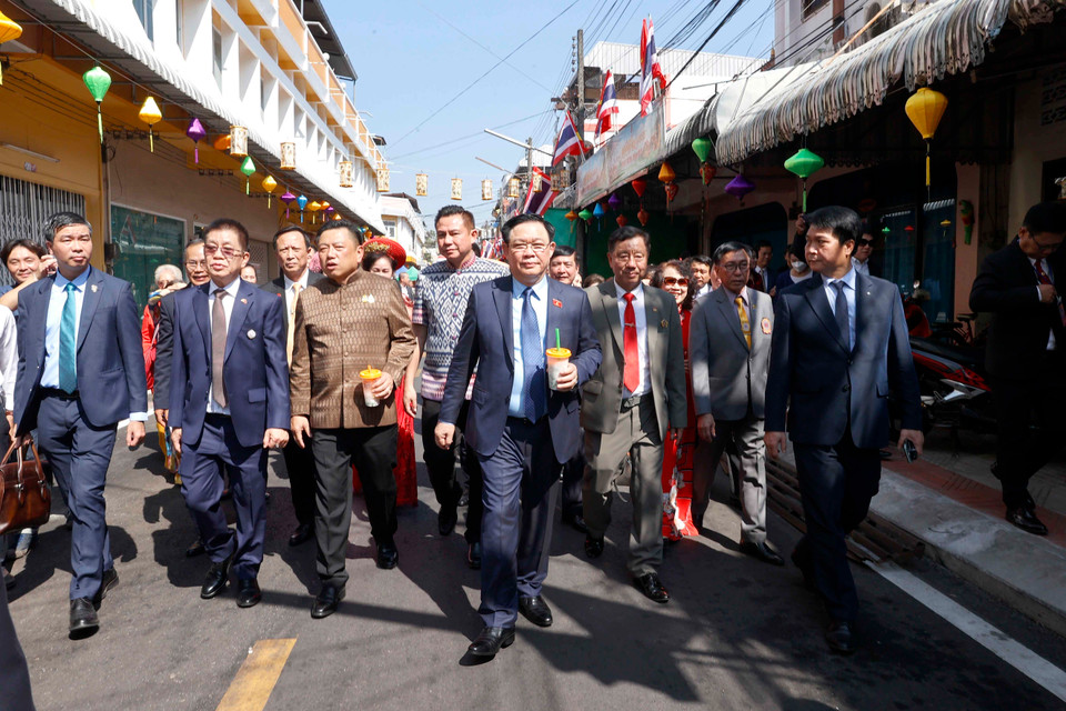 Chủ tịch Quốc hội Vương Đình Huệ tham quan Khu phố Vietnam Town. (Ảnh: Doãn Tấn/TTXVN)