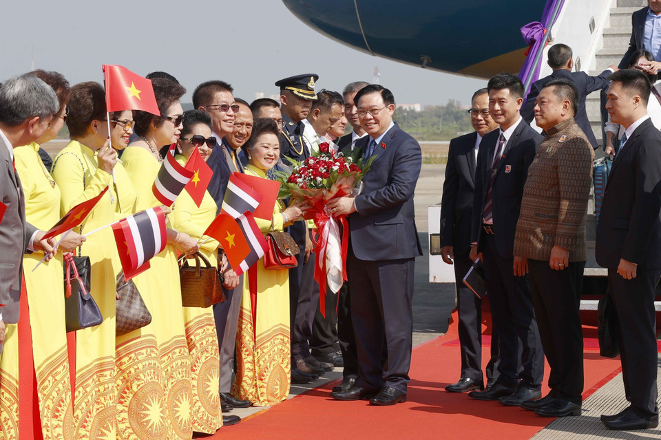Lễ đón Chủ tịch Quốc hội Vương Đình Huệ tại sân bay quốc tế Udon Thani. (Ảnh: Doãn Tấn/TTXVN)