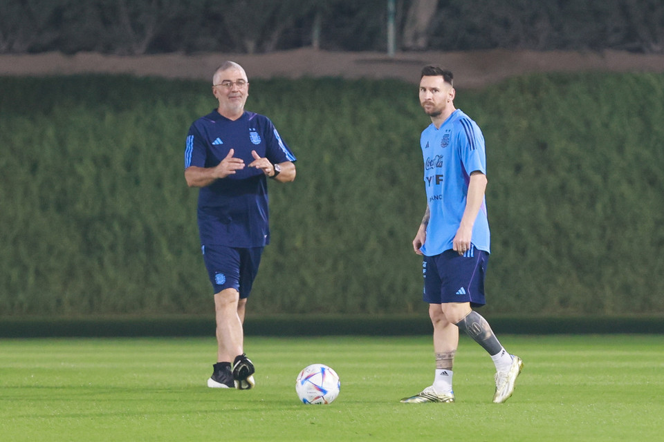 Siêu sao sinh năm 1987 đã phải tập riêng trong khoảng 15 phút đầu trong buổi tập tối 19/11. (Ảnh: Hải An/Vietnam+)