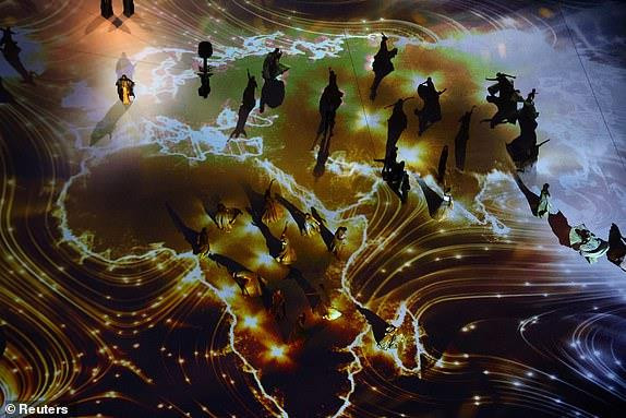 Lể khai mạc diễn ra với bữa tiệc ánh sáng và âm thanh sôi động. (Nguồn:Reuters)